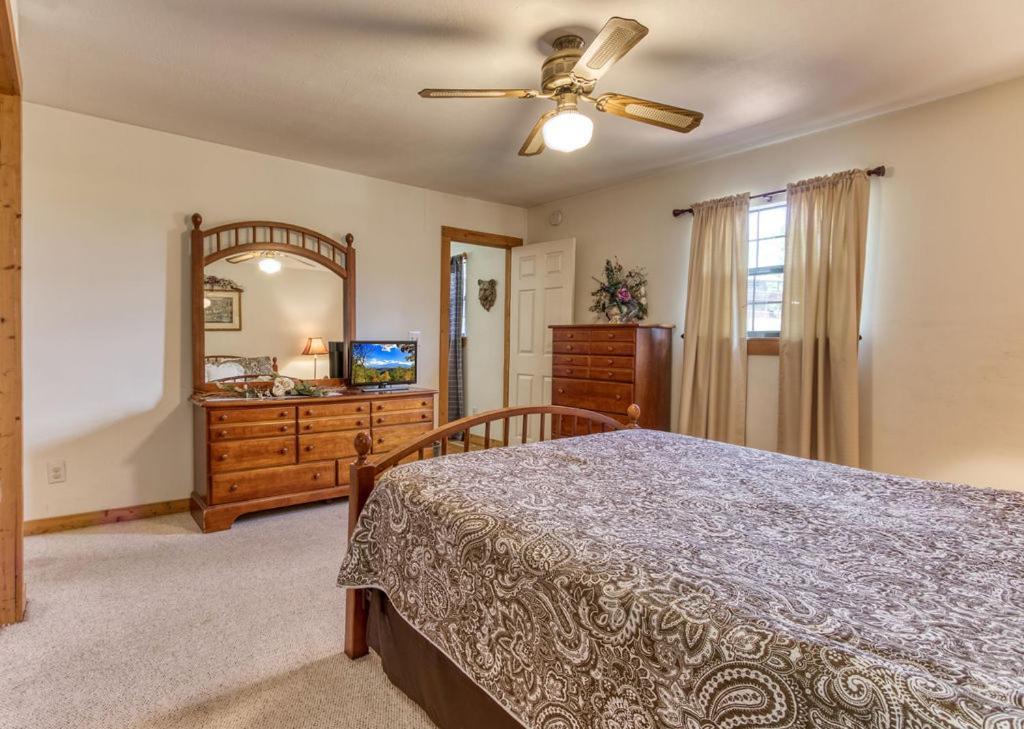 Amazing Grace-1089 Of Free Area Attraction Tickets For Each Paid Day!!! Villa Sevierville Exterior photo