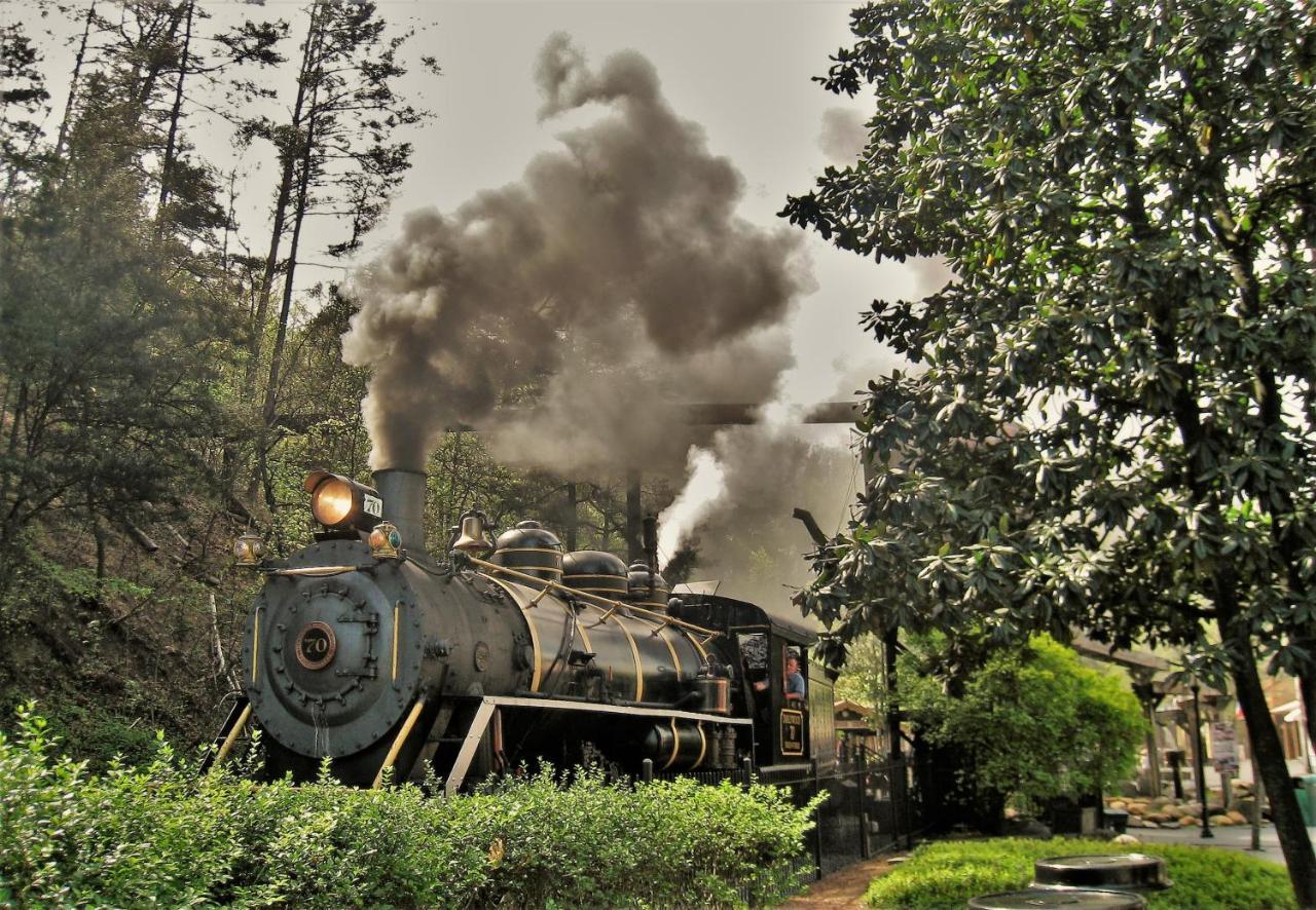 Amazing Grace-1089 Of Free Area Attraction Tickets For Each Paid Day!!! Villa Sevierville Exterior photo